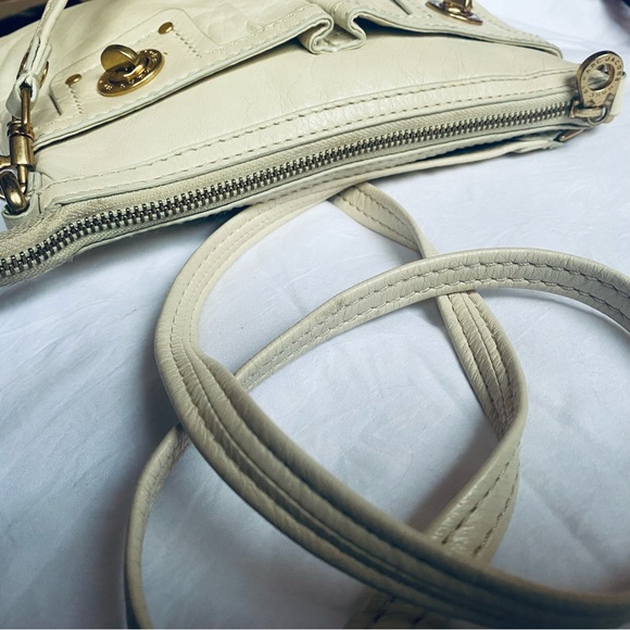 Marc By Marc Jacobs Crossbody Cream Leather Purse Pockets Turnlock Brass - Picture 10 of 15